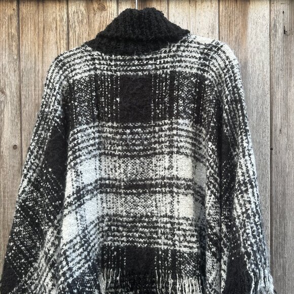 Express Black White Plaid Cowl Neck Cape NWOT - Picture 5 of 5
